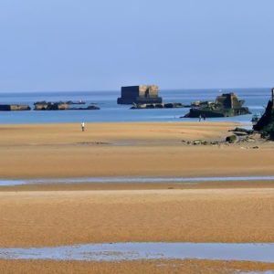 ASNELLESSURMER-BESSIN-PLAGE-DEBARQUEMENT-PONTON-09021b-L.DURAND-CALVADOS-TOURISME-LIBRE