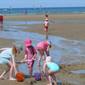 HOULGATE-COTEFLEURIE-PLAGE-SABLE-MER-LITTORAL-PERSONNAGE-AMBIANCE-ENFANT-JEU-10950-CALVADOS-TOURISME-LIBRE