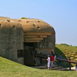 LONGUESSURMER-BESSIN-BATTERIE-CANON-DEBARQUEMENT-PERSONNAGE-ENFANT814-L.DURAND-CALVADOS-TOURISME-LIBRE